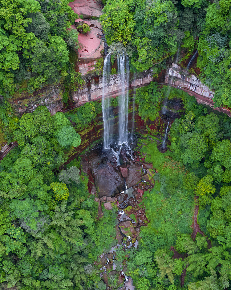 （中首）贵州：山高水长玉帘飞