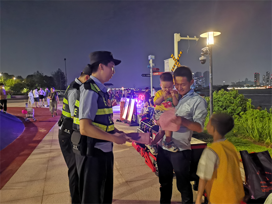 护航水运经济高质量发展 南京长航警方开展夏夜治安巡查宣防集中统一行动_fororder_图片 1