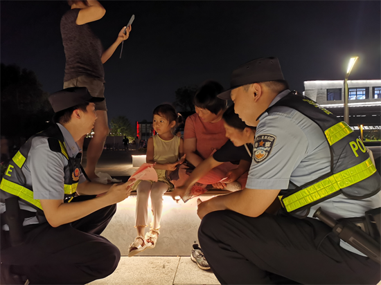 护航水运经济高质量发展 南京长航警方开展夏夜治安巡查宣防集中统一行动_fororder_图片 2