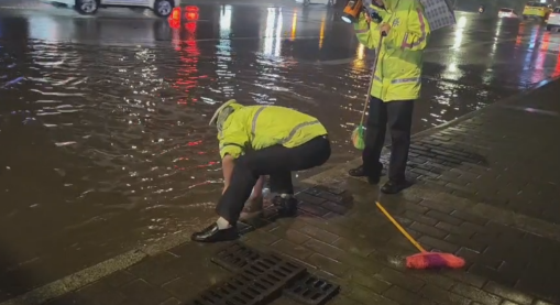 【原创】重庆主城突降暴雨 两江公安交巡警全力疏堵保畅通_fororder_微信图片_20230714154427