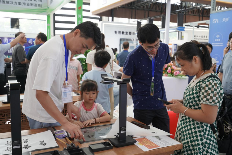 第27届南宁国际学生用品交易会举办 众多教育装备产品集中亮相_fororder_图片65