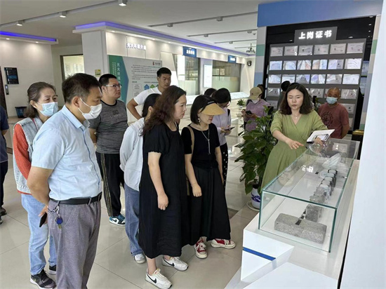 南京雨花街道组织居民代表近距离了解垃圾分类全流程_fororder_2