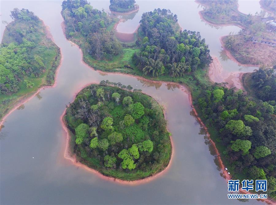 重庆大足：湖岛相映景色秀