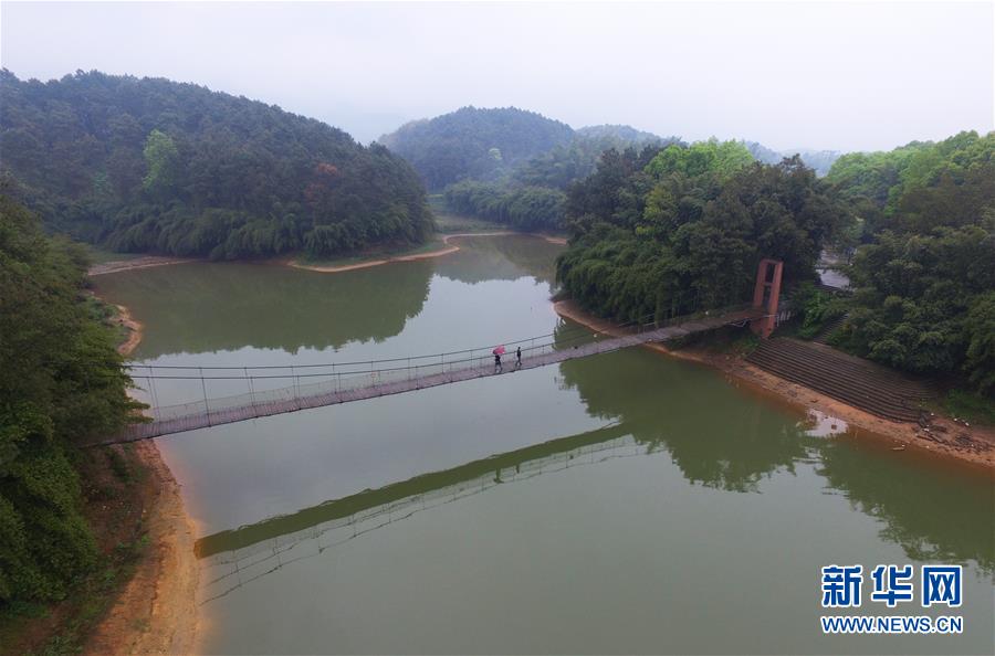 重庆大足：湖岛相映景色秀