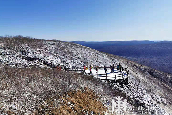 观五花赏初雪乘森林小火车 龙江森工景区看点多