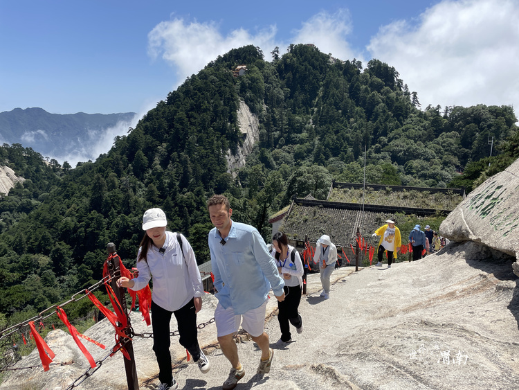 【陕耀国际】跨越山海和世界“牵手” 乌克兰主播探访陕西秘境——华山_fororder_微信图片_20230821175623