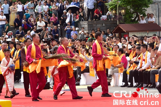 贵州仁怀茅台举办重阳祭水大典（组图）