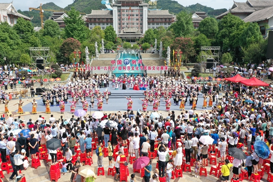 贵州剑河2023年“六月六”仰阿莎文化节正式开幕 开启夏日“狂欢”_fororder_剑河6月6开幕式展演 戴正国摄.JPG