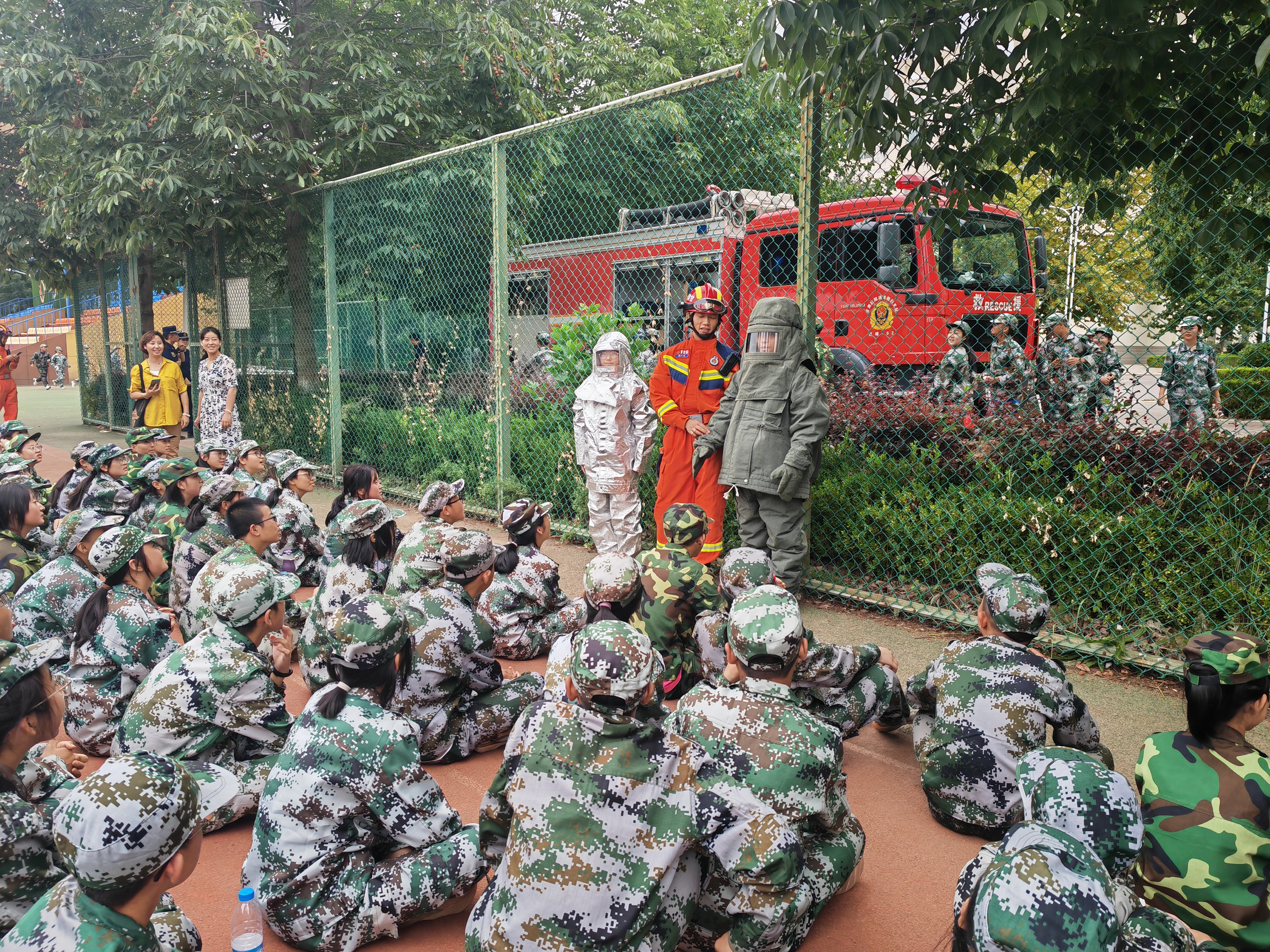 庆阳西峰：趣味消防进军训——大队为千余名学子上好“开学第一课”_fororder_图片1