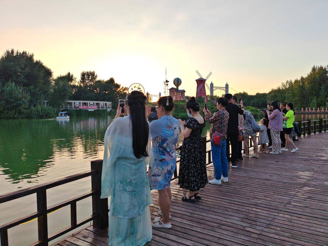 辽阳举办“鹊梦千年·夕遇古城”乞巧河灯节