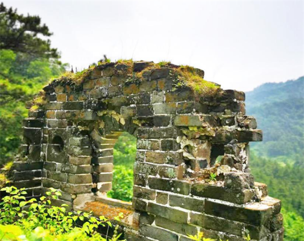 （文旅专题）辽宁长城游线路①：横跨5市 辽宁长城旅游线路保存大量古迹_fororder_长城1-2