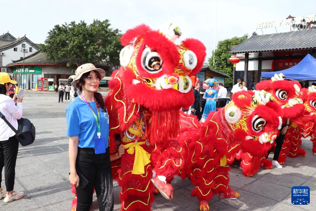 “汉语桥”学生体验中国民俗