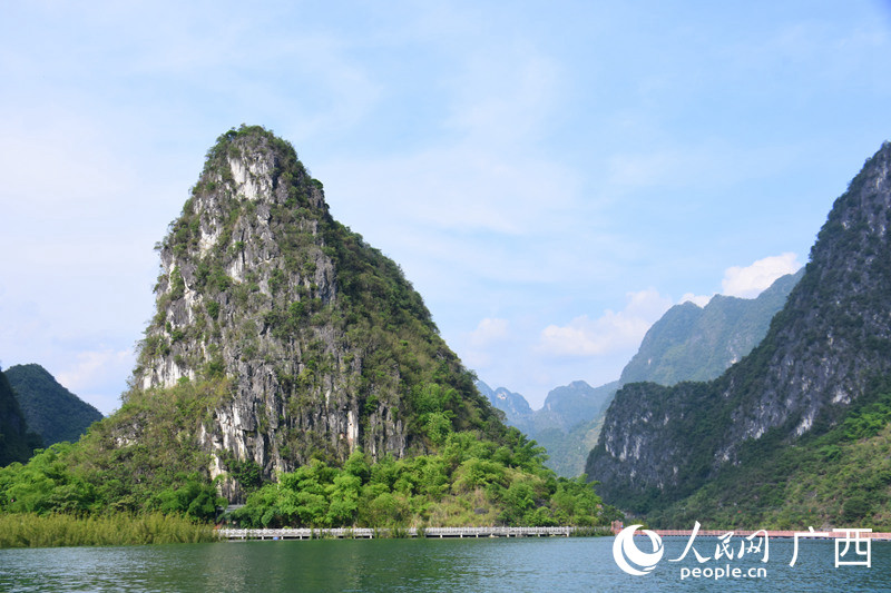 广西凌云：清凉夏日畅游绿林碧水浩坤湖