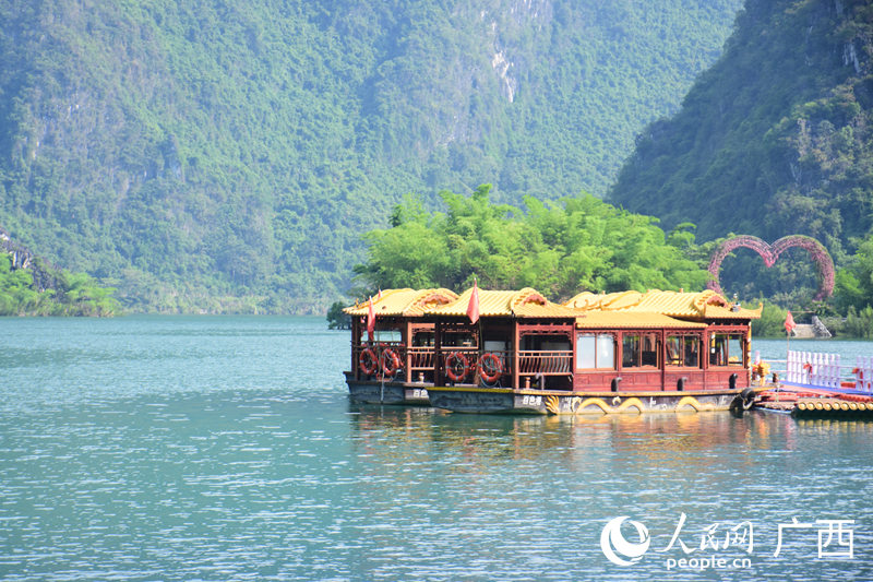 广西凌云：清凉夏日畅游绿林碧水浩坤湖