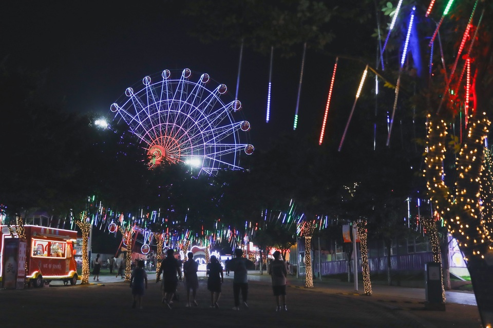 青岛：文旅融合点亮夏日夜经济