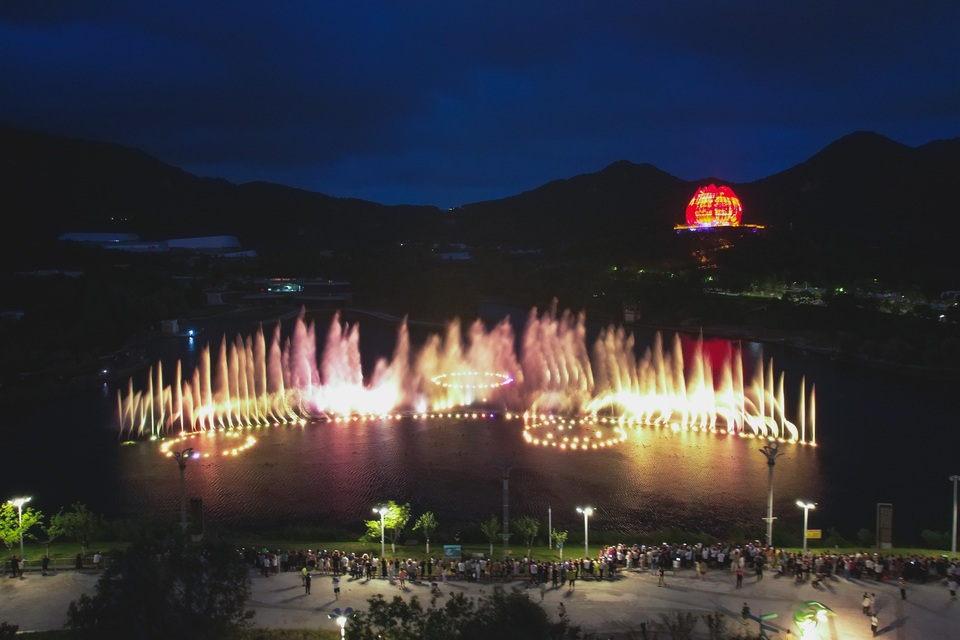 青岛：文旅融合点亮夏日夜经济