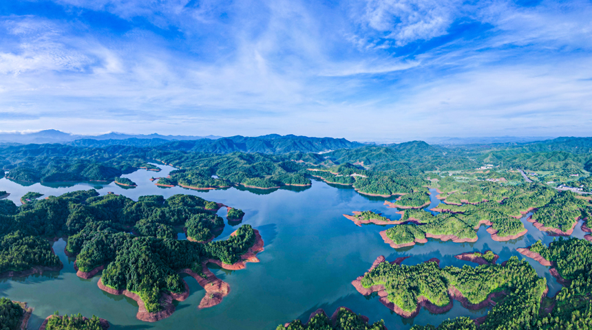 江西瑞金：生态水库景色如画