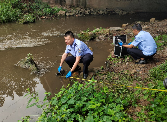 【原创】重庆环保民警谭启龙：以实际行动守护青山绿水_fororder_微信图片_20230731131053