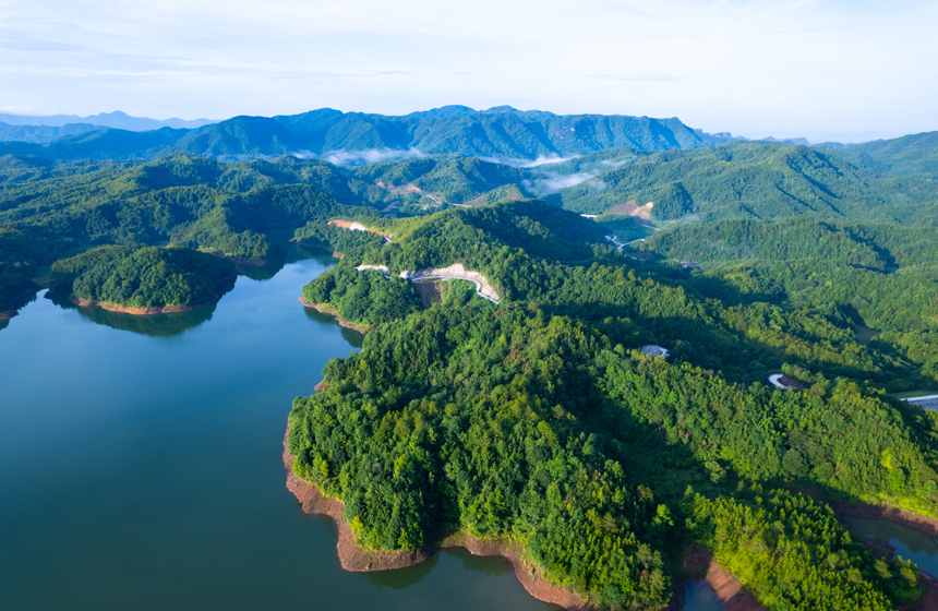 江西瑞金：生态水库景色如画