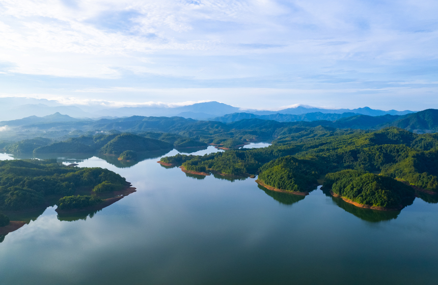 江西瑞金：生态水库景色如画