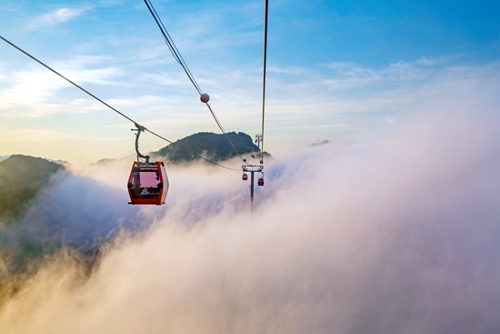 贵州钟山：畅享夏日清凉 避暑旅游人气旺_fororder_梅花山索道 郭君海