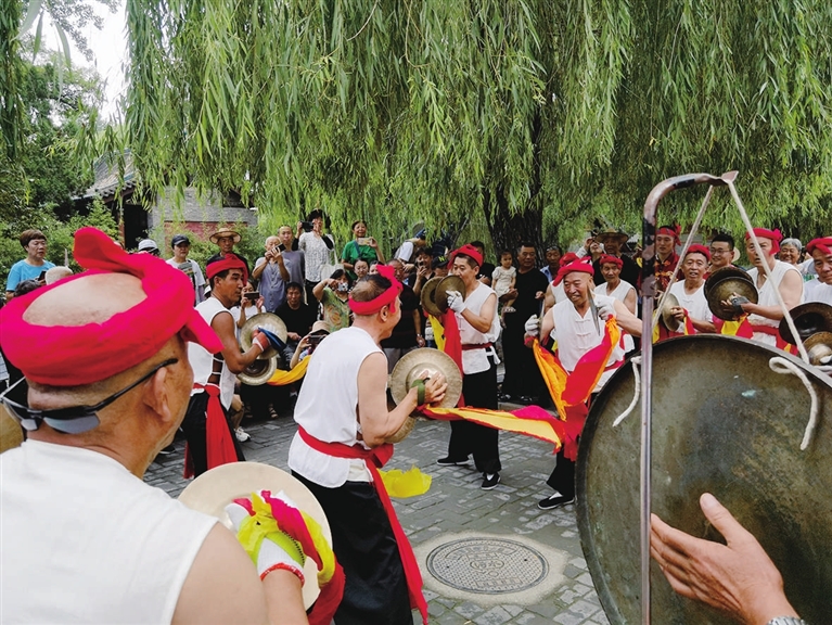 舞龙舞狮非遗表演 太原晋祠“难老河会”迷倒外地游客_fororder_1jpg