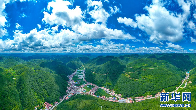 湖北保康：高山小镇 云景如画