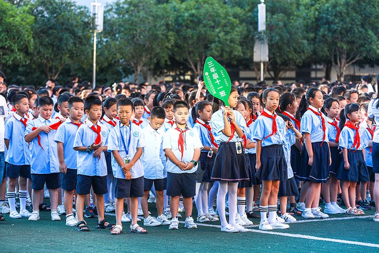 组图｜泸州合江：启航喜迎新学期_fororder_3、9月1日，四川省泸州市合江县人民小学校，4700余名师生共同举行开学仪式。