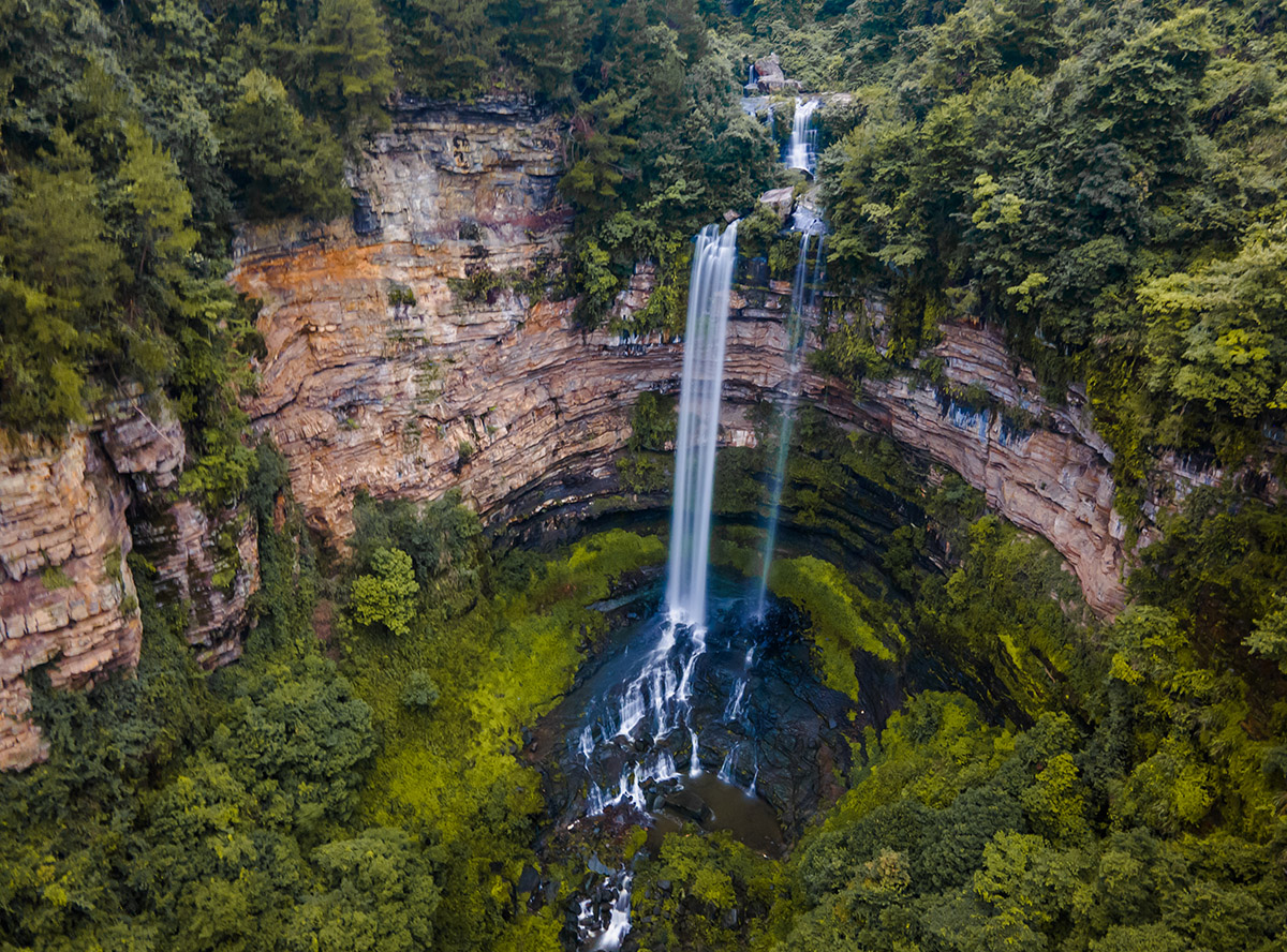 （中首）贵州：山高水长玉帘飞