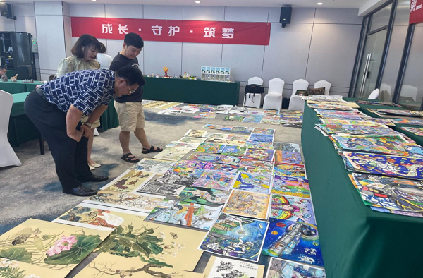 第二十七届全国中小学生绘画书法作品比赛重庆赛区 作品评审会顺利召开_fororder_图片2