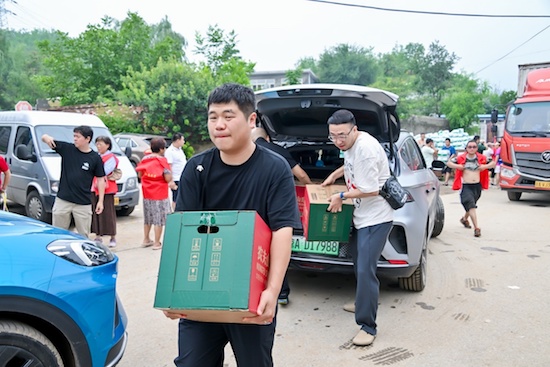 极致守护大爱前行 极狐车友和极狐汽车双向奔赴驰援房山灾区_fororder_image004