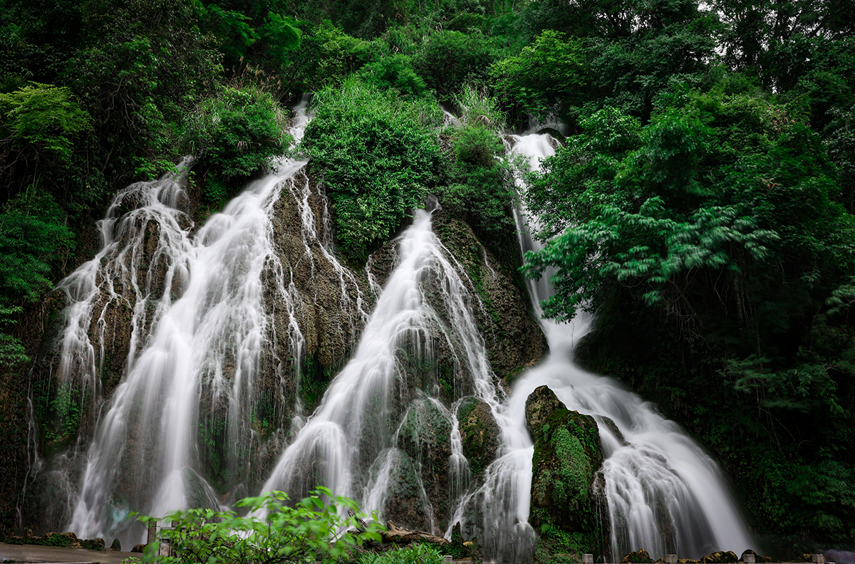 （中首）贵州：山高水长玉帘飞