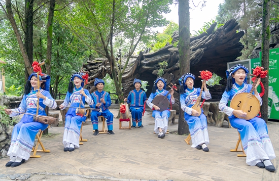 贵州黔西南：绿水青山踏歌行“旅游+”打造全域旅游目的地_fororder_八音坐唱