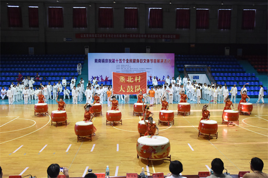 全民健身日 泰州兴化戴南镇600群众“金秋大会演”_fororder_图片1