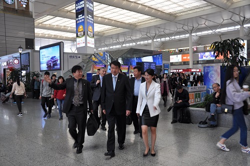 台湾中华航空到上海虹桥火车站悦途出行商务贵宾厅参观交流