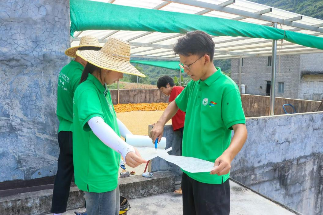 广西建院学子发挥技能助力生态宜居美丽乡村建设_fororder_图片6