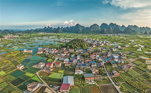 广西：幸福写在绿水青山间