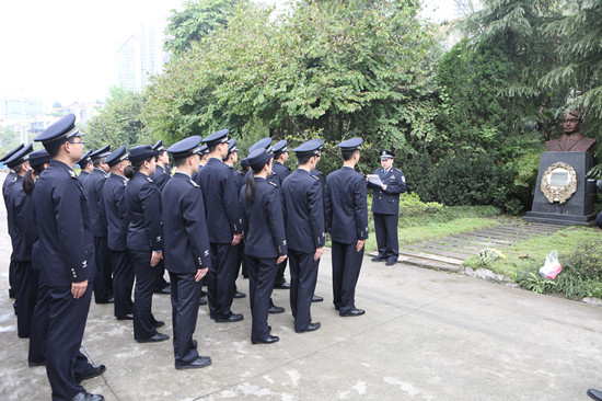 【法制安全】九龙坡警方举行"学英模见行动"纪念公安英烈活动