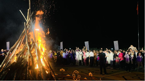 爱辉区热烈庆祝新生鄂伦春族下山定居70周年