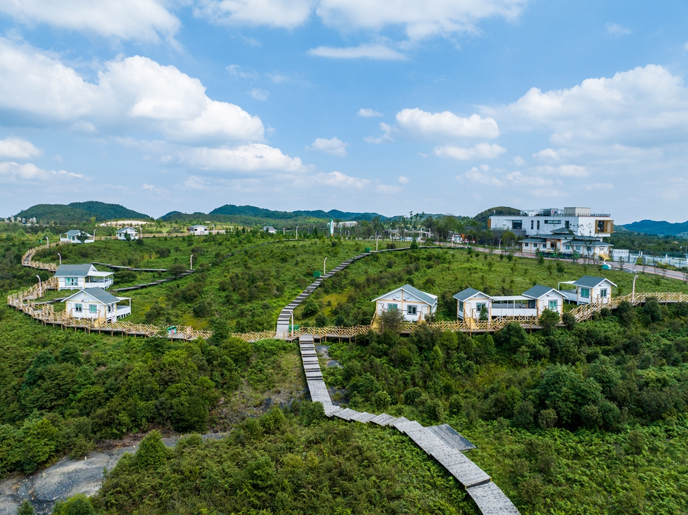 贵州毕节：建草原景点丰富山地旅游_fororder_2023年9月2日，在贵州省毕节市百里杜鹃管理区方家坪景区里拍摄的美景。 (9)