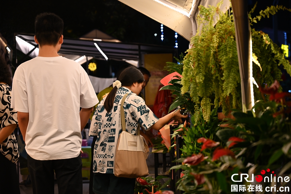 贵州兴义：“夜经济”提升市场消费新活力_fororder_微信图片_20230916151618_1