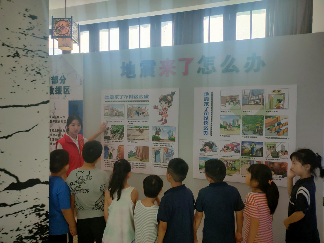 올 여름, 스자좡시 위화구 과학교육기지에서 지진 지식을 배우세요_fororder_图片1