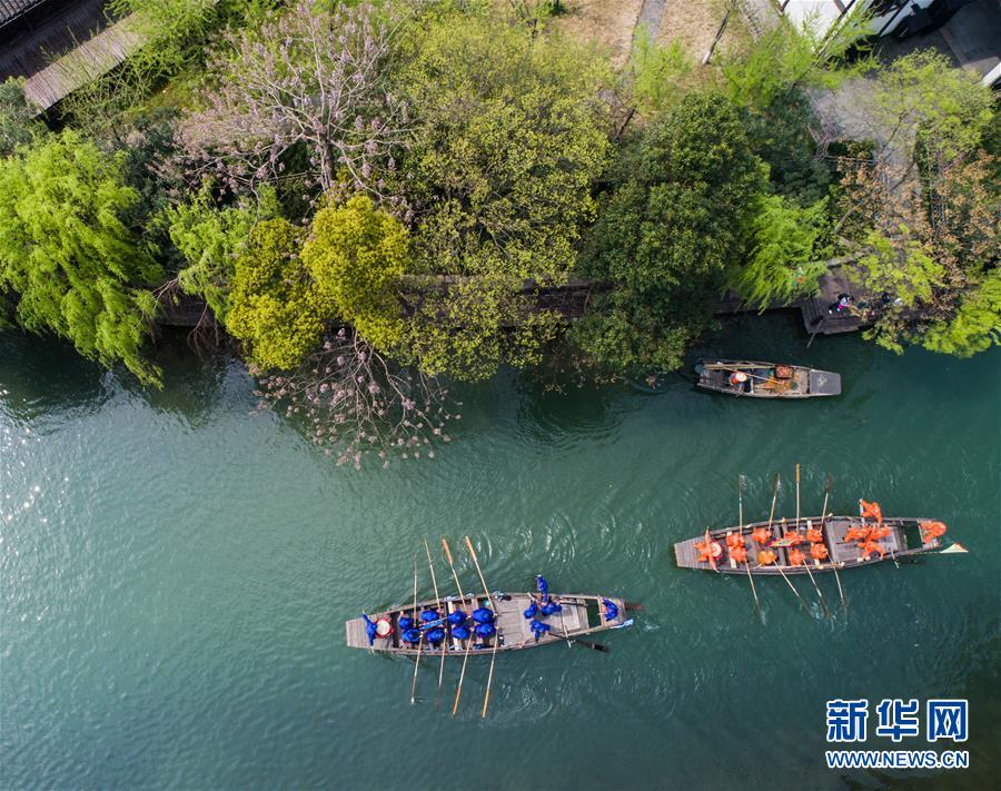 江南水乡乌镇举行春季庙会