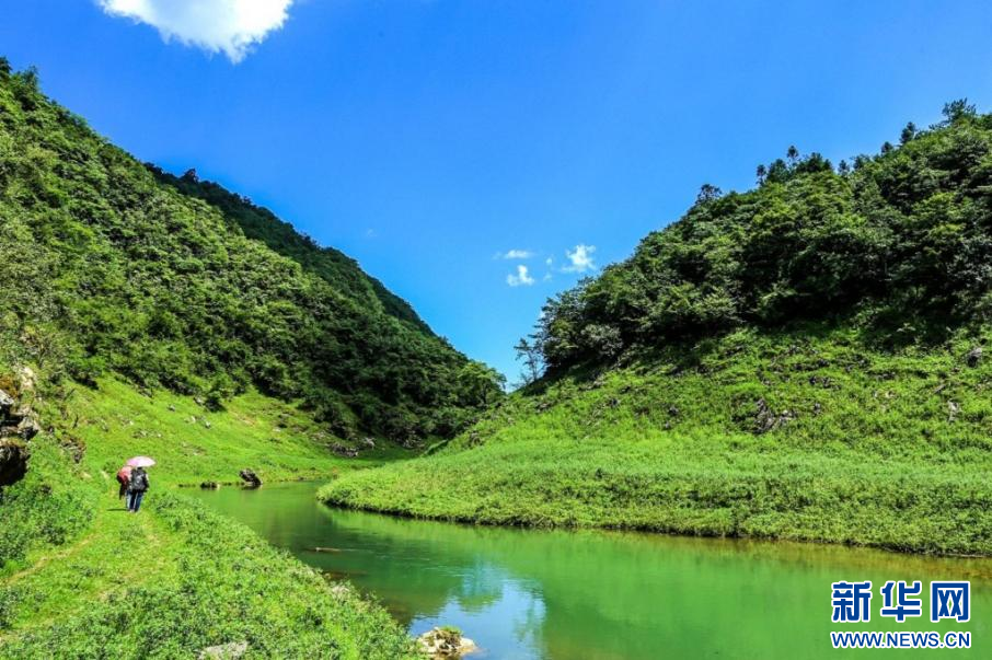 湖北鹤峰：小河弯弯 山野慢行