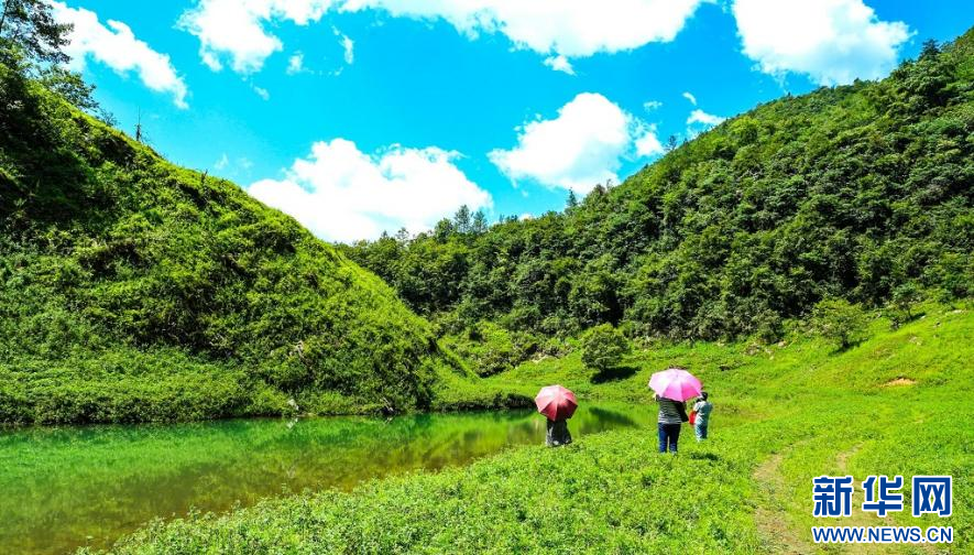 湖北鹤峰：小河弯弯 山野慢行