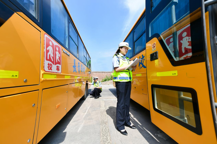 邯郸冀南新区：校车“体检”迎开学 护航平安上学路_fororder_图片4