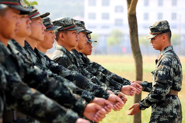 广西：破茧成蝶 武警新兵的“满月记”