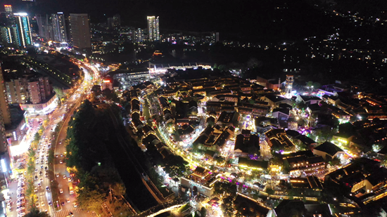 贵州钟山：“夜经济”点亮城市新“夜”态_fororder_夜幕下的水城古镇灯火辉煌 (1)