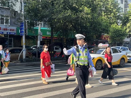 沈阳公安交警多措并举保障平安开学季_fororder_暑运2