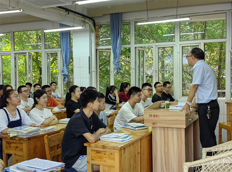 组图｜直击开学第一天_fororder_眉山一中积极准备迎接新学期-供图-眉山市教育和体育局